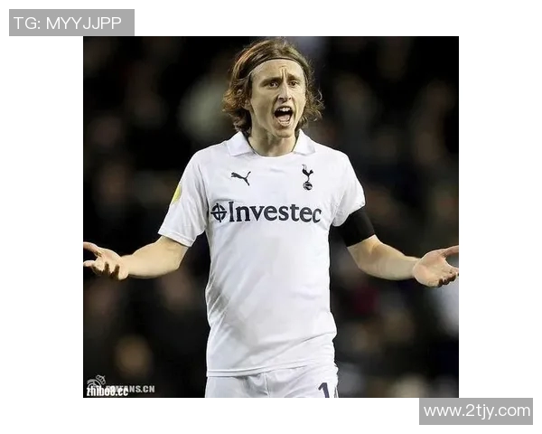 卷发足球明星的魅力瞬间展现与精彩瞬间回顾